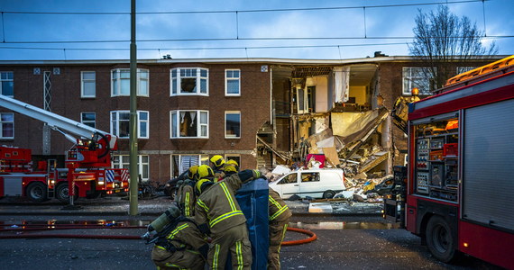 Rośnie liczba rannych dzisiejszej eksplozji w Hadze w Holandii. W tej chwili do szpitala trafiło dziewięć osób. Ratownicy wciąż przeszukują gruzy trzypiętrowego budynku mieszkalnego, który częściowo się zawalił. Prawdopodobną przyczyną eksplozji był wybuch gazu. 