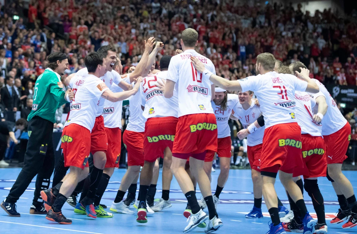 Piłkarze ręczni Danii po raz pierwszy w historii wywalczyli złoty medal mistrzostw świata. W finale w Herning pokonali Norwegię 31:22 (18:11). W meczu o brąz obrońcy tytułu Francuzi wygrali z Niemcami 26:25.