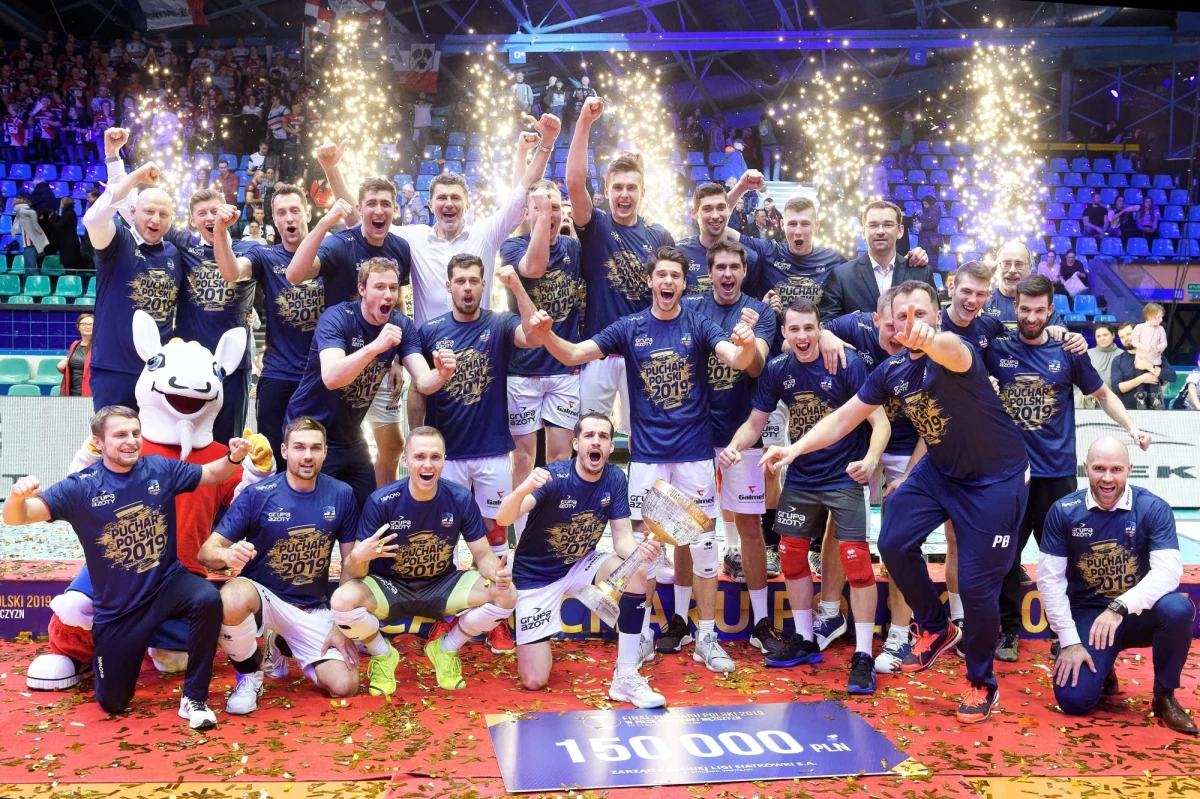 ZAKSA Kędzierzyn-Koźle wygrała z Jastrzębskim Węglem 3:1 (25:20, 25:13, 25:27, 25:17) w finale turnieju Pucharu Polski, który był rozgrywany we wrocławskiej hali Orbita. "Bardzo się cieszę z pucharu i postawy swojego zespołu w całym turnieju" - podkreślił trener Zaksy, Andrea Gardini.