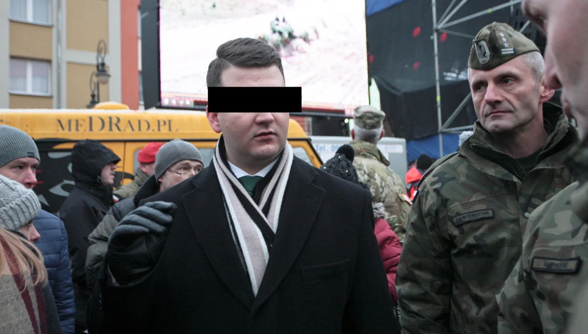 ​Sprawa zatrzymania przez CBA byłego rzecznika MON Bartłomieja Misiewicza jest bardzo poważna, bo przez dwa lata był on drugą najważniejszą osobą w MON - ocenił poseł PO-KO Cezary Tomczyk. Z kolei posłanka Izabela Leszczyna nazwała zatrzymania "wojną gangów w rodzinie PiS".