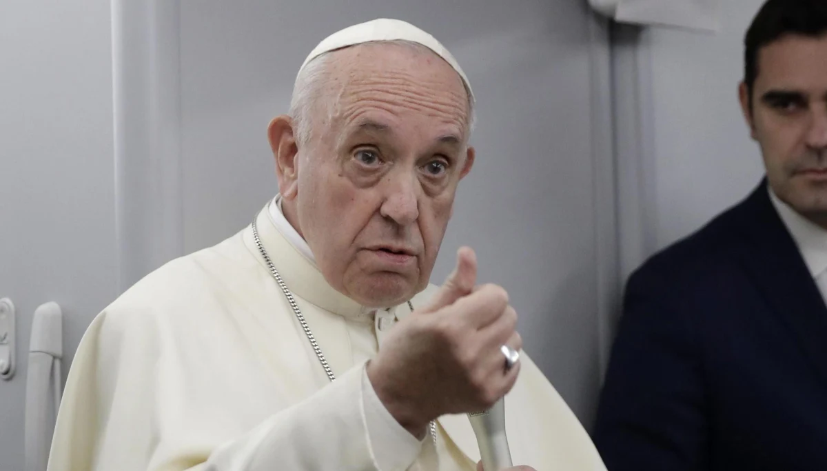 ​Papież Franciszek powiedział dziennikarzom na pokładzie samolotu w drodze z Panamy do Rzymu, że wspiera naród Wenezueli. Na konferencji prasowej podkreślił, że "nieostrożnością" z jego strony byłoby zajęcie stanowiska w sprawie kryzysu w tym kraju.