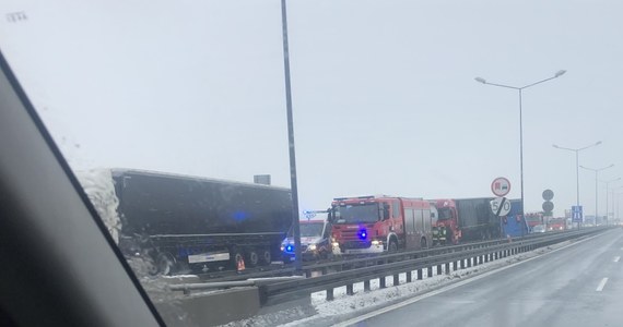 Zderzenie trzech ciężarówek na śląskim odcinkiem autostrady A4. Doszło do niego między węzłami Gliwice Sośnica i Gliwice Bojków.