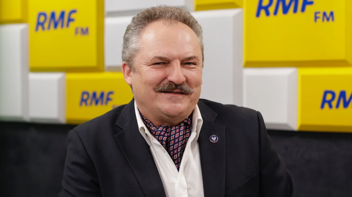 Sensacja to jest spore słowo – tak wiceszef sejmowej Komisji Obrony Narodowej Marek Jakubiak komentuje „taśmy Kaczyńskiego”, których fragmenty ujawnia dziś „Gazeta Wyborcza”. Gość Roberta Mazurka w RMF FM dodaje: czytam i nie wiem, gdzie ta bomba i mina. 