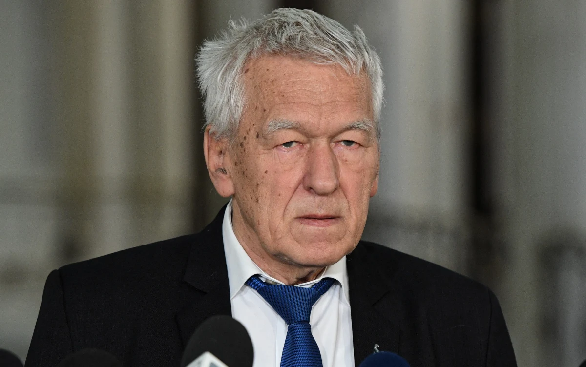 ​"Gdyby nie szybkie badanie, sytuacja ze mną byłaby tragiczna" - mówił poseł Kornel Morawiecki w rozmowie z "Super Expressem". Ojciec premiera potwierdził w rozmowie z dziennikiem, że choruje na raka trzustki.