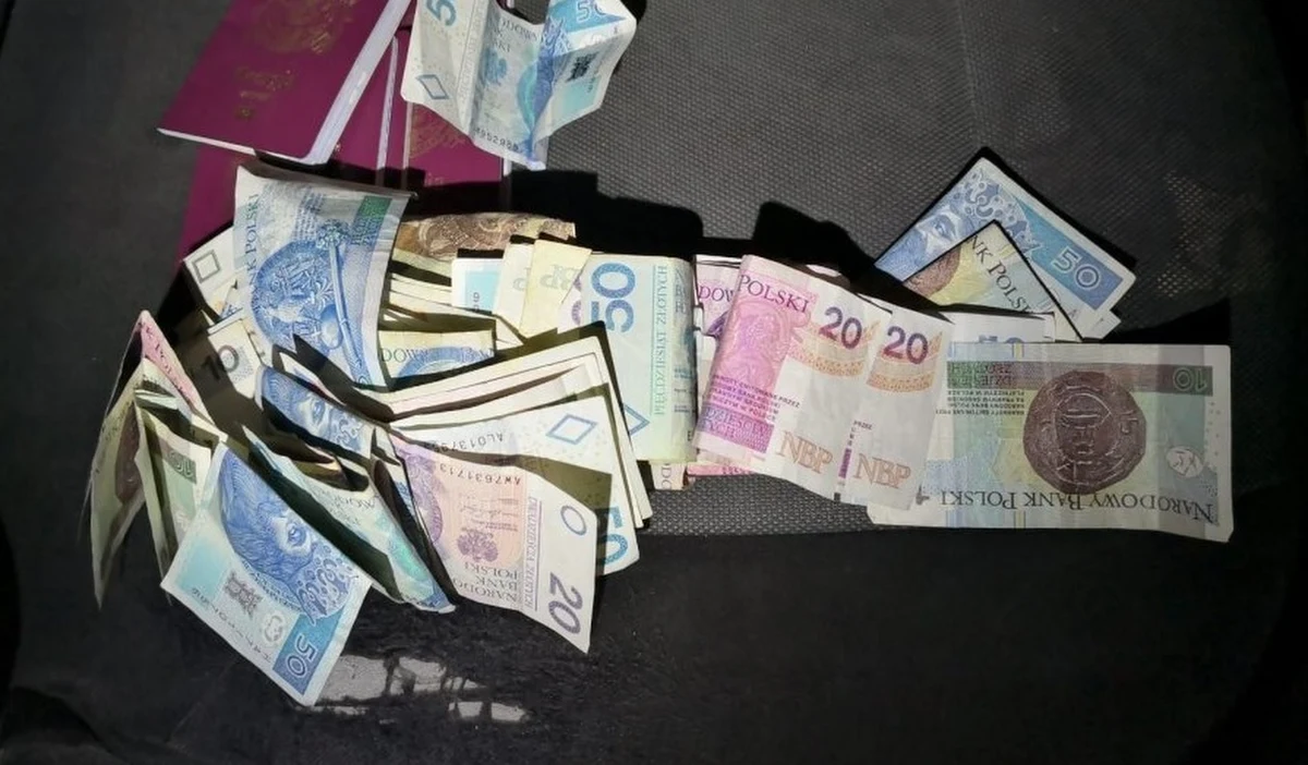 4 osoby zatrzymane w sprawie wprowadzania do obiegu fałszywych pieniędzy. Wszyscy są obywatelami Gruzji. Zatrzymano ich w Katowicach.