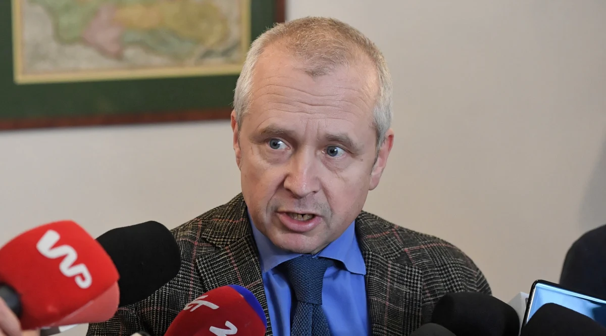 W Prokuraturze Okręgowej złożyliśmy zawiadomienie o podejrzeniu przestępstwa przez prezesa PiS Jarosława Kaczyńskiego - poinformował mecenas Jacek Dubois. Jego zdaniem, doszło do popełnienia oszustwa na kwotę kilku mln zł. 