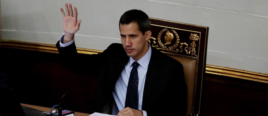 Sąd Najwyższy Wenezueli wydał zakaz opuszczania kraju przez lidera opozycji Juana Guaido , który przed tygodniem ogłosił się p.o. prezydenta. Otrzymał on też zakaz dokonywania wszelkich operacji finansowych. SN zamroził też rachunki Guaido.