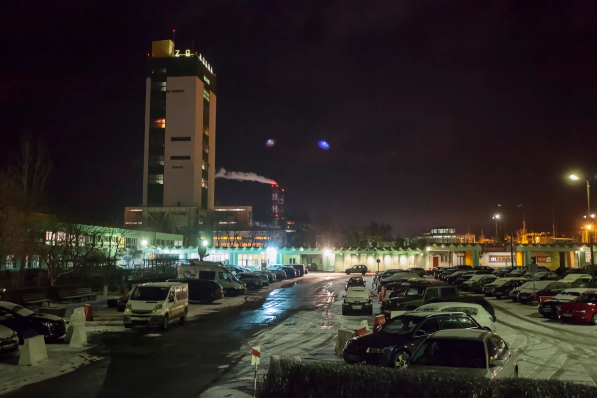 Ratownicy nadal poszukują jednego górnika po wstrząsie, do którego doszło we wtorek kopalni Rudna w Polkowicach. 15 górników odniosło obrażenia w wyniku wstrząsu. Jeden z nich jest w ciężkim stanie.