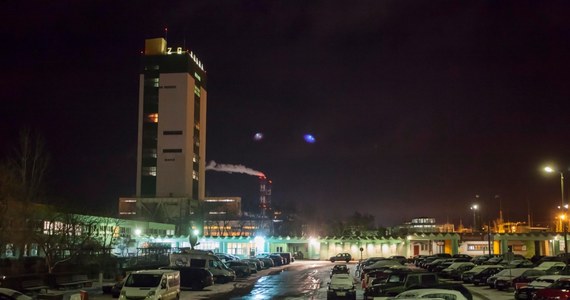 Ratownicy nadal poszukują jednego górnika po wstrząsie, do którego doszło we wtorek kopalni Rudna w Polkowicach. 15 górników odniosło obrażenia w wyniku wstrząsu. Jeden z nich jest w ciężkim stanie.