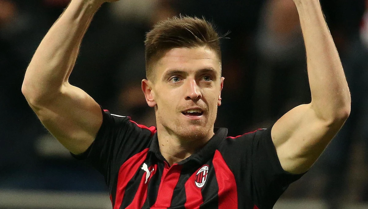 Krzysztof Piątek we wtorkowym meczu ćwierćfinału pucharu Włoch przeciwko Napoli zdobył dwie bramki, a jego Milan wygrał 2:0 i awansował do półfinału Coppa Italia. Oba trafienia były debiutanckimi Polaka w barwach Milanu i sprawiły, że w napastniku zakochała się ta część Mediolanu sympatyzująca z Rossoneri.