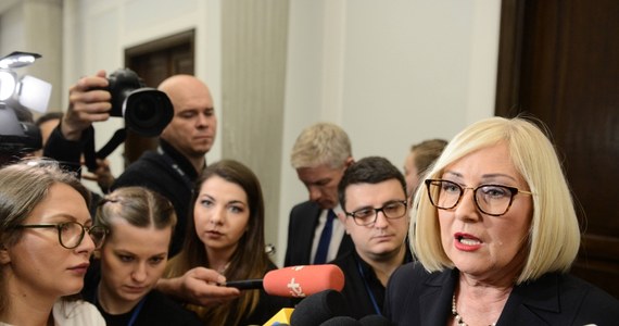 „Nie ma cienia wątpliwości co do uczciwości prezesa PiS Jarosława Kaczyńskiego” – powiedziała rzeczniczka rządu Joanna Kopcińska, komentując zarzuty PO i publikacje, które ukazały się w "Gazecie Wyborczej". Dodała, że jest to kolejny polityczny atak na „przywódcę partii skutecznie zmieniającej Polskę”.