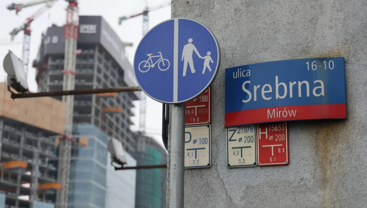 Tak sobie myślę, że gdyby "Gazeta Wyborcza" opublikowała "taśmy Kaczyńskiego" znienacka i bez całej tej wcześniejszej hiperwentylacji, mogłyby one przynieść bliskiemu jej środowisku politycznemu większy pożytek. Nie twierdzę, że duży, ale jednak większy. W przypadku tego typu historii najważniejsze jest pierwsze uderzenie i narracje, jakie w odpowiedzi na nie powstaną, nie tylko w gabinetach politycznych i medialnych, ale przede wszystkim w głowach potencjalnych wyborców. "GW" napompowało polityczny balon i sprawiło, że wyborcy obu stron dzień wcześniej, jeszcze głębiej się okopali. Jedno środowisko poczuło się potem nieco zawiedzione, drugie odczuło ulgę, że w sumie nic szczególnego się nie wydarzyło. Czy jednak na pewno nic?