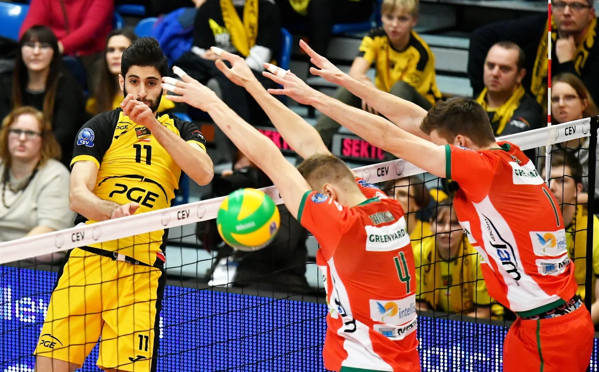 Siatkarze PGE Skry Bełchatów przegrali we własnej hali z belgijskim Greenyard Maaseik 2:3 (16:25, 29:27, 25:16, 21:25, 12:15) w meczu 4. kolejki grupy D Ligi Mistrzów. To druga porażka mistrzów kraju w obecnych rozgrywkach.