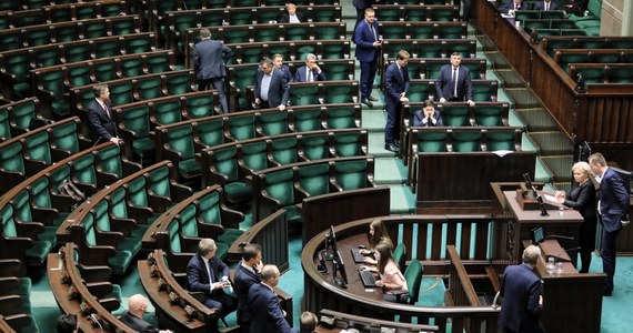 Sejm przyjął w czwartek senacką nowelizację o przekształceniu użytkowania wieczystego we własność, która przewiduje, że na gruntach należących do Skarbu Państwa bonifikata za przekształcenie użytkowania wieczystego we własność nie będzie niższa niż zaproponowana przez lokalny samorząd.