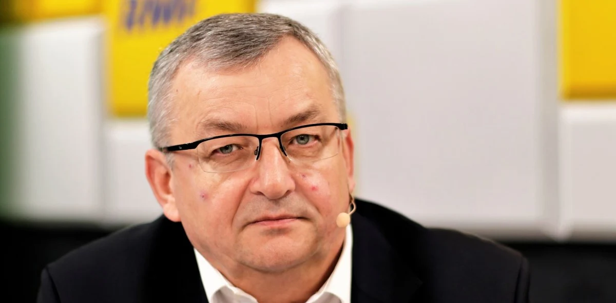 "Jak te taśmy mają zaszkodzić PiS?" - mówi gość Porannej rozmowy w RMF FM minister infrastruktury Andrzej Adamczyk, pytany o tak zwane „taśmy Kaczyńskiego”. Jak dodaje: widzimy prezesa PiS jako uczciwego człowieka. "Chcemy zapłacić, musimy mieć stosowne dokumenty, to często przewija się w tej rozmowie" - podkreśla. 