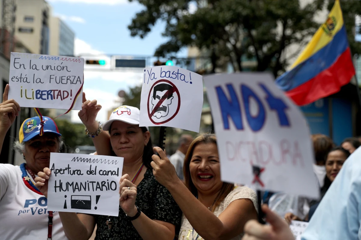 "Nic mi nie wiadomo o samolocie rosyjskiego przewoźnika Nordwind, który w ostatnich dniach - według mediów - odleciał pusty do Caracas" - twierdzi rzecznik Kremla Dmitrij Pieskow. Wcześniej rosyjskie MSZ poinformowało, że Rosja nie wywozi swych dyplomatów z Wenezueli.