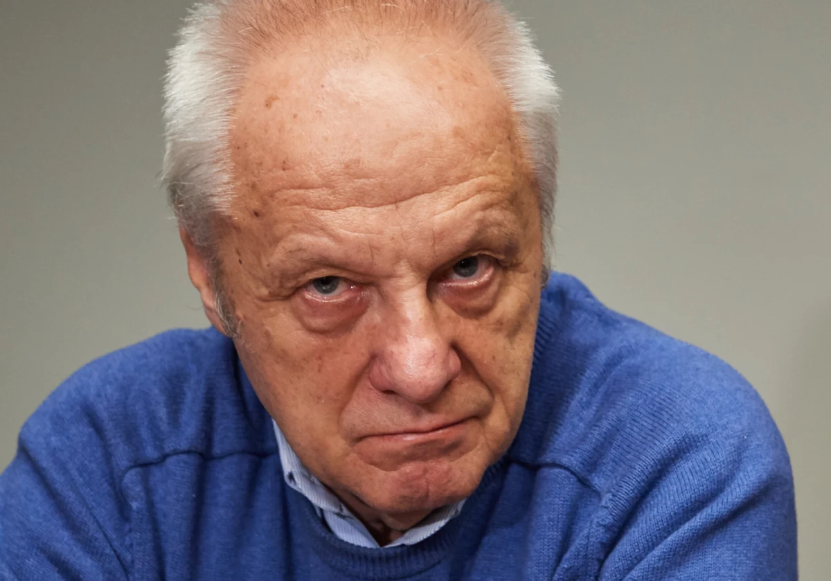 "Łódzki Wydział Zamiejscowy Departamentu do Spraw Przestępczości Zorganizowanej i Korupcji Prokuratury Krajowej zamierza postawić posłowi na Sejm RP Stefanowi Niesiołowskiemu zarzuty popełnienia przestępstwa o charakterze korupcyjnym" – poinformowała w Komunikacie Prokuratura Krajowa. Jak wyjaśniono, Prokurator Generalny przesłał do Marszałka Sejmu wniosek o wyrażenie zgody na pociągnięcie Stefana Niesiołowskiego do odpowiedzialności karnej.