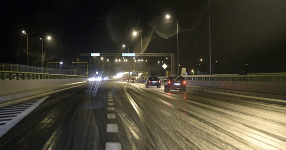 Uwaga kierowcy! Instytut Meteorologii i Gospodarki Wodnej wydał ostrzeżenia przed oblodzeniem dróg i chodników w województwach: pomorskim, warmińsko-mazurskim, mazowieckim, podlaskim, lubelskim i podkarpackim.