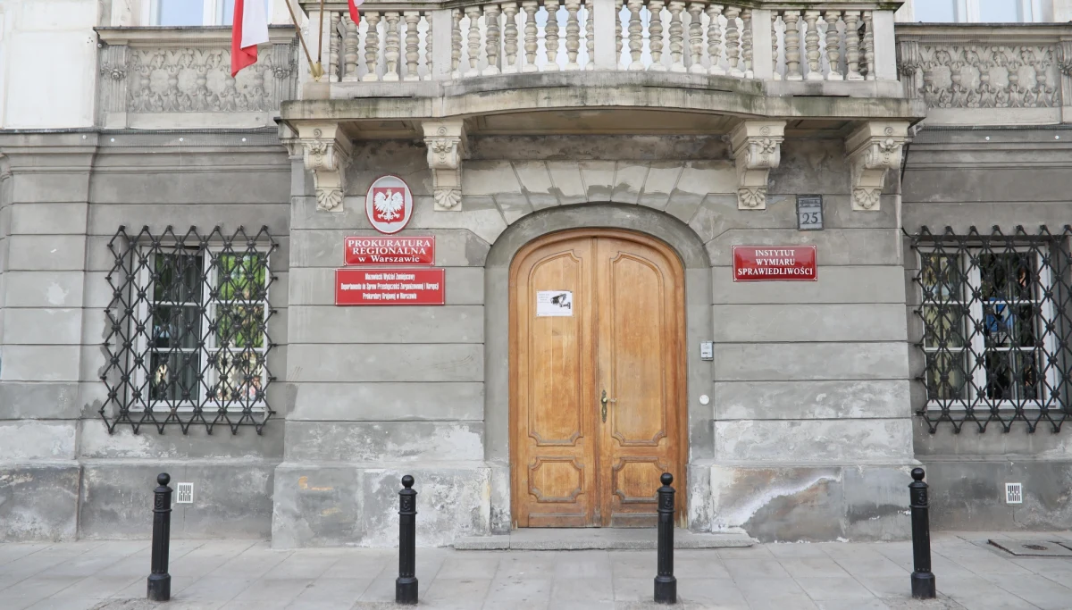 ​Pracownicy prokuratur grożą odejściami z pracy - dowiedział się reporter RMF FM. Jak wyliczają związki zawodowe, tylko od września  zrezygnowało co najmniej 300 osób. Od kilku tygodni pracownicy prokuratur protestują i domagają się 1000 złotych podwyżki.