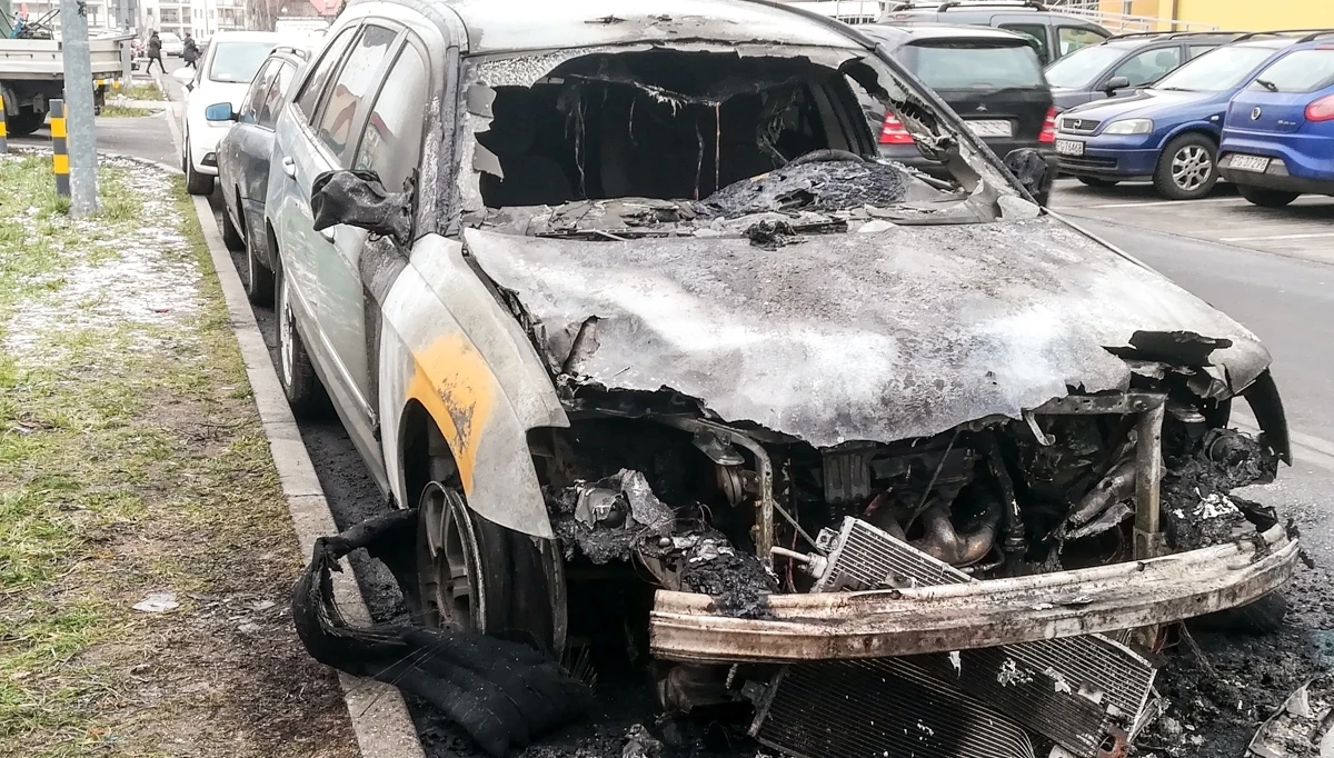 ​Policjanci zatrzymali 38-latka podejrzanego o kilka podpaleń w Gorzowie Wielkopolskim. Z ich ustaleń wynika, że najpierw wzniecał pożary, a potem nagrywał telefonem akcje gaśnicze strażaków - poinformował rzecznik lubuskiej policji Marcin Maludy.