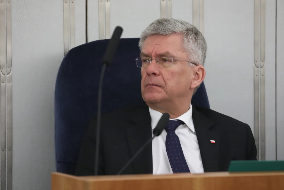 Senatorowie PiS nie chcą wycofywać się z najbardziej kontrowersyjnego zapisu w nowej ustawie o Narodowym Banku Polskim. Chodzi o wprowadzenie limitu wynagrodzeń. Limitu nie chcę m.in. władze NBP. W podobnym tonie wypowiada się też Europejski Bank Centralny.