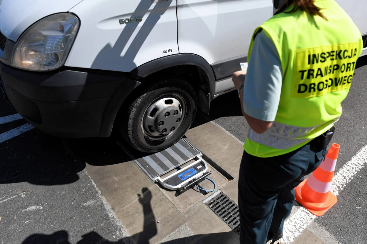 Była Przewodnicząca komitetu protestacyjnego Związku Zawodowego Inspektorów Transportu Drogowego i jednocześnie szefowa związku w Poznaniu Urszula Cyprowska, została przeniesiona do innej placówki. Jej nowym miejscem pracy jest teraz Kalisz. "Nie rozumiemy tego noża wbitego w plecy. Jedynym jego skutkiem jest zaostrzenie nastrojów i postaw inspektorów w całym kraju" - komentuje sprawę Mirmił Bielecki, szef związku zawodowego Inspektorów Transportu Drogowego w Lublinie.