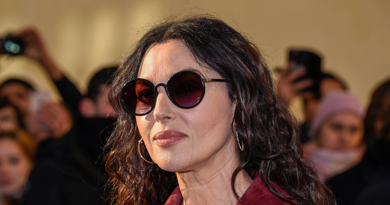 Monica Bellucci: Serce bije dla coraz młodszego faceta - pomponik.pl