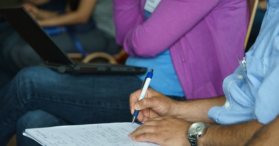 Znajomi często pytają mnie, czy studiujący dzisiaj młodzi ludzie są lepsi czy gorsi niż ich poprzednicy sprzed niemal 40 lat, kiedy rozpoczynałem pracę na wyższej uczelni. Odpowiadam, że nie się tego jednoznacznie ocenić, ale mogę wskazać argumenty i na "nie", i na "tak". 