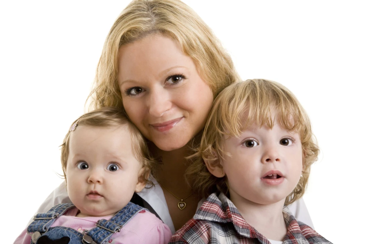 Senat przyjął bez poprawek ustawę o rodzicielskim świadczeniu uzupełniającym – "Mama 4 plus". Przewiduje ona, że matki, które urodziły i wychowały przynajmniej czworo dzieci, będą miały prawo do minimalnej emerytury. Ustawa trafi teraz do prezydenta.