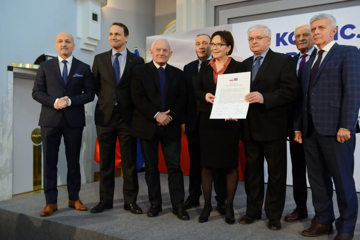 B. premier i szef MSZ Włodzimierz Cimoszewicz ma być liderem warszawskiej listy wyborczej, zainicjowanej przez PO, Koalicji Europejskiej do Parlamentu Europejskiego - dowiedziała się PAP w źródłem zbliżonym do władz SLD. Według PO ostateczne ustalenia ws. podziału "jedynek" jeszcze nie zapadły.