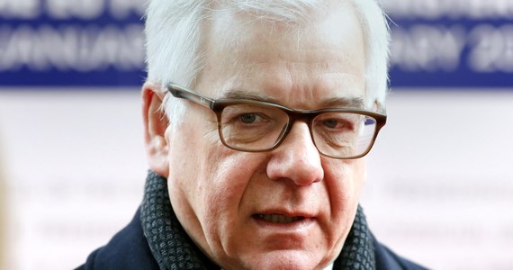 W reakcji na kres układu INF (o całkowitej likwidacji pocisków rakietowych pośredniego i średniego zasięgu) polski minister spraw zagranicznych Jacek Czaputowicz domaga się stacjonowania w Europie amerykańskich pocisków rakietowych z głowicami nuklearnymi – napisał "Der Spiegel" w wydaniu internetowym. Późnym wieczorem polski MSZ wydał oświadczenie w tej sprawie. "Ministerstwo Spraw Zagranicznych zdecydowanie zaprzecza, jakoby w wywiadzie udzielonym redakcji Der Spiegel minister Jacek Czaputowicz domagał się rozmieszczenia amerykańskich rakiet atomowych w Europie. Tytuł artykułu, który ukazał się w dniu dzisiejszym na stronie internetowej tygodnika, nie oddaje treści rozmowy" - podkreślono.