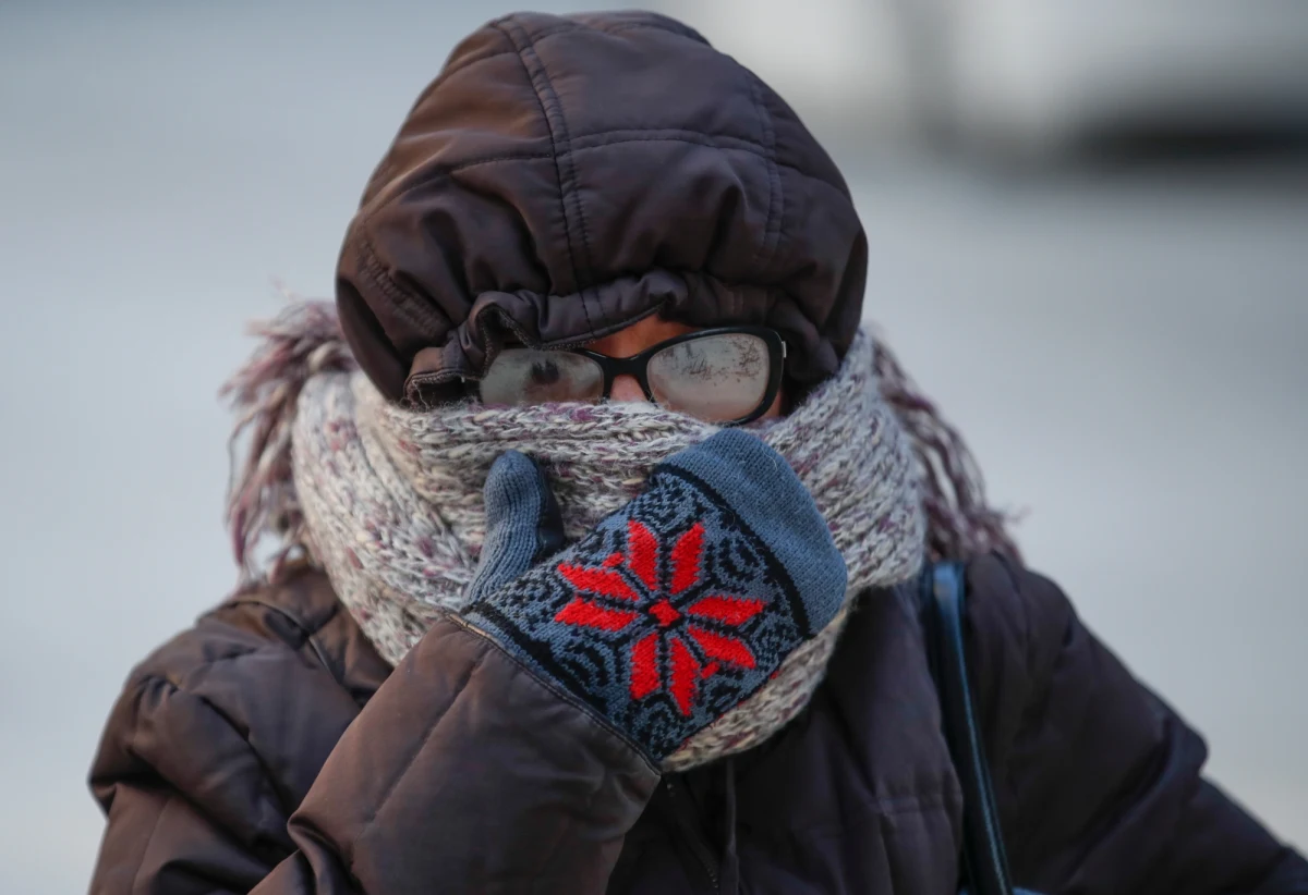 Wir polarny wciąż trzyma część Stanów Zjednoczonych w okowach mrozu, ale prognozy wskazują, że za kilka dni sytuacja zacznie się raptownie zmieniać. Skoki temperatury mogą sięgać 40 stopni Celsjusza.