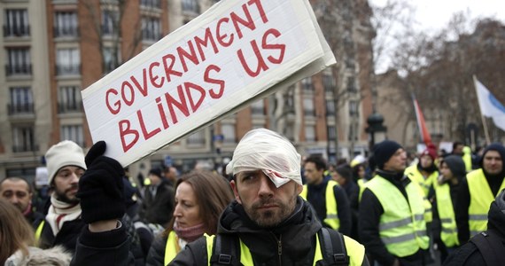 Już dwunasta z rzędu, cotygodniowa demonstracja „żółtych kamizelek” w Paryżu. Tym razem członkowie tego ruchu protestują przeciwko brutalności francuskiej policji i żądają zakazania używania przez funkcjonariuszy miotaczy gumowych pocisków nowej generacji.