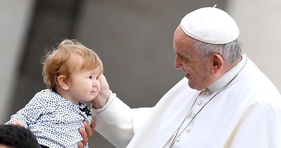 Aborcja nie może być prawem człowieka - powiedział papież Franciszek podczas spotkania z delegacją włoskiego Ruchu dla Życia. Mówił o "absolutnym obowiązku obrony życia: od poczęcia aż do naturalnego końca" i apelował do polityków, by "niezależnie od swej wiary uczynili kamieniem węgielnym dobra wspólnego obronę życia tych, którzy mają się narodzić".