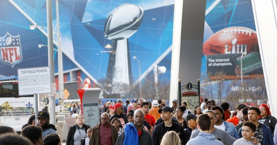 Po północy z niedzieli na poniedziałek oczy kibiców w Stanach Zjednoczonych będą zwrócone na stadion w Atlancie, gdzie New England Patriots i Los Angeles Rams zagrają w Super Bowl - finale ligi futbolu amerykańskiego NFL. 