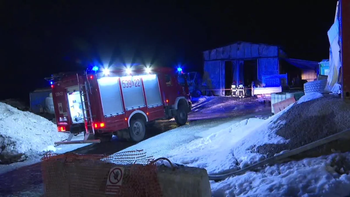 Na 650 tysięcy złotych oszacowano wstępnie straty po nocnym pożarze hali magazynowej w Naprawie. Z powodu zagrożenia wybuchem konieczna była ewakuacja okolicznych mieszkańców. W trakcie akcji gaśniczej ucierpiał strażak.