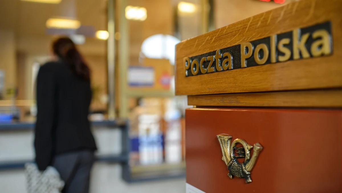 Pracownicy Poczty Polskiej, wzorem policjantów, pracowników wymiaru sprawiedliwości i nauczycieli idą na zwolnienia L4. Chcą w ten sposób wywalczyć wyższe płace. Protest rozszerza się z dnia na dzień, obejmuje już co najmniej kilkanaście miast.