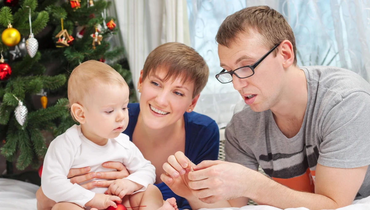 To czas spędzany z rodzicami, a nie tylko ich geny mają kluczowe znaczenie dla wyników dzieci w szkole i całej ich późniejszej edukacji - przekonują naukowcy z Hebrew University i Ohio State University. Wyniki nowatorskich badań, prowadzonych w Izraelu z udziałem dzieci, których rodzice zmarli lub przestali się nimi zajmować po rozwodzie, pokazały, że ich sukces edukacyjny zależy bardziej od poziomu wykształcenia drugiego z rodziców, czy nawet rodziców zastępczych, niż tego, kogo zabrakło. Artykuł na ten temat publikuje na swej stronie internetowej National Bureau of Economic Research.