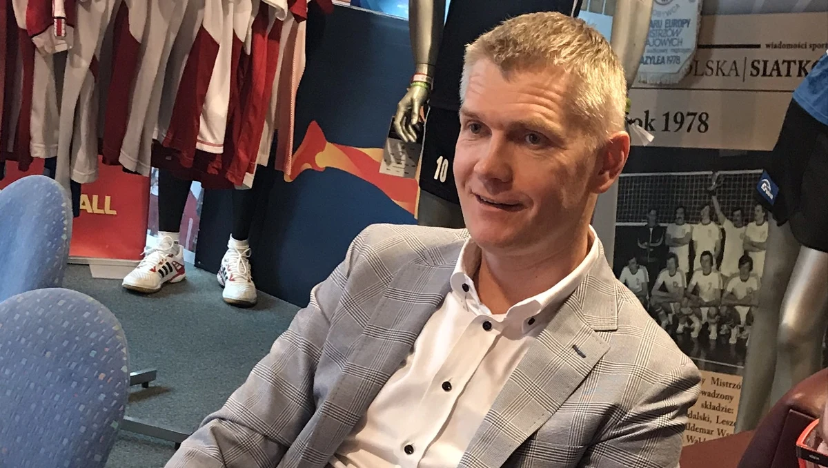 Tournee po polskich klubach, znalezienie sponsora tytularnego dla ligi kobiet i ujednolicenie kontraktów tak, by nie powtórzyła się sytuacja Magdaleny Stysiak - to główne plany nowego prezesa Polskiej Ligi Siatkówki. Został nim Paweł Zagumny. Były reprezentant Polski i mistrz świata wygłosił przed dziennikarzami krótkie expose i zadeklarował ciężką pracę na rzecz podniesienia poziomu klubowej siatkówki w naszym kraju.