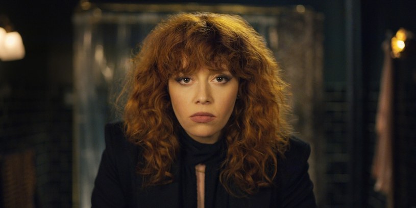 "Russian Doll" to nowa produkcja Netflixa, która zachwyca widzów na całym świecie. Jednym ze stałych elementów serialu jest piosenka Harry’ego Nilssona "Gotta Get Up". 