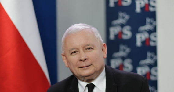 Nowe taśmy zaprzeczają twierdzeniom Jarosława Kaczyńskiego, że między nim a biznesem Srebrnej jest mur. Stawiają też pod znakiem zapytania deklaracje majątkowe prezesa, który twierdzi, że nie prowadzi działalności gospodarczej - podaje wtorkowa "Gazeta Wyborcza".