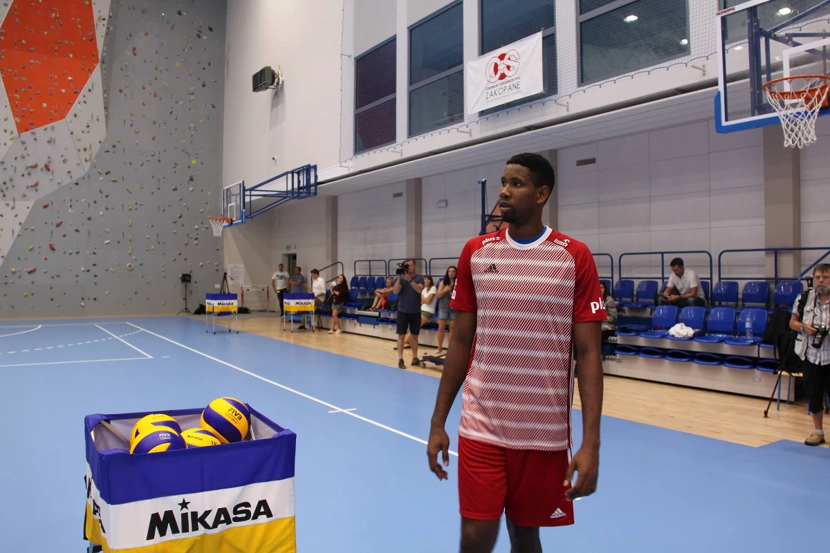 Wiemy kiedy Wilfredo Leon zadebiutuje w siatkarskiej reprezentacji Polski! Stanie się to podczas turnieju towarzyskiego, którym jest coroczny Memoriał Huberta Wagnera. Kolejna okazja do zobaczenia Leona w grze to turniej kwalifikacyjnego do igrzysk olimpijskich, który 9 sierpnia ruszy w Gdańsku. Potwierdził to prezes Polskiego Związku Piłki Siatkowej - Jacek Kasprzyk.