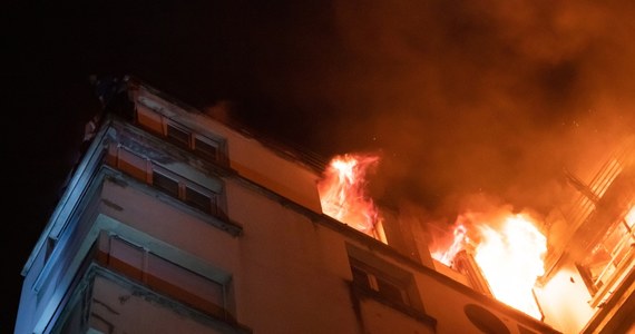Paryska policja poinformowała, że zatrzymana została 40-letnia kobieta, którą podejrzewa się o podłożenie ognia w 8-piętrowym budynku znajdującym się 16 dzielnicy. W pożarze budynku zginęło 10 osób.