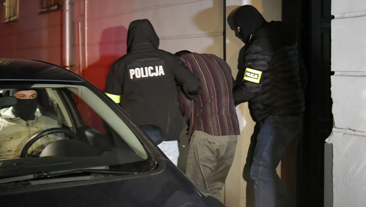 Stefan W., gdy był osobą nieletnią, dopuścił się naruszenia nietykalności cielesnej funkcjonariusza policji, był także notowany za kradzież oraz znieważenie - poinformował Rzecznik Sądu Okręgowego w Gdańsku. "Przejawiał objawy zdemoralizowania" – stwierdził wówczas sąd.