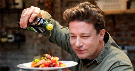 Słynny telewizyjny kucharz i autor książek kulinarnych Jamie Oliver trafił na pierwsze strony gazet. Powodem jest współpraca, jaką nawiązał z jedną z największych sieci fast foodów w Wielkiej Brytanii. 