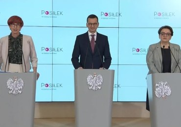 Godło "wywinęło orła" w trakcie przemówienia minister [ZOBACZ FILM]