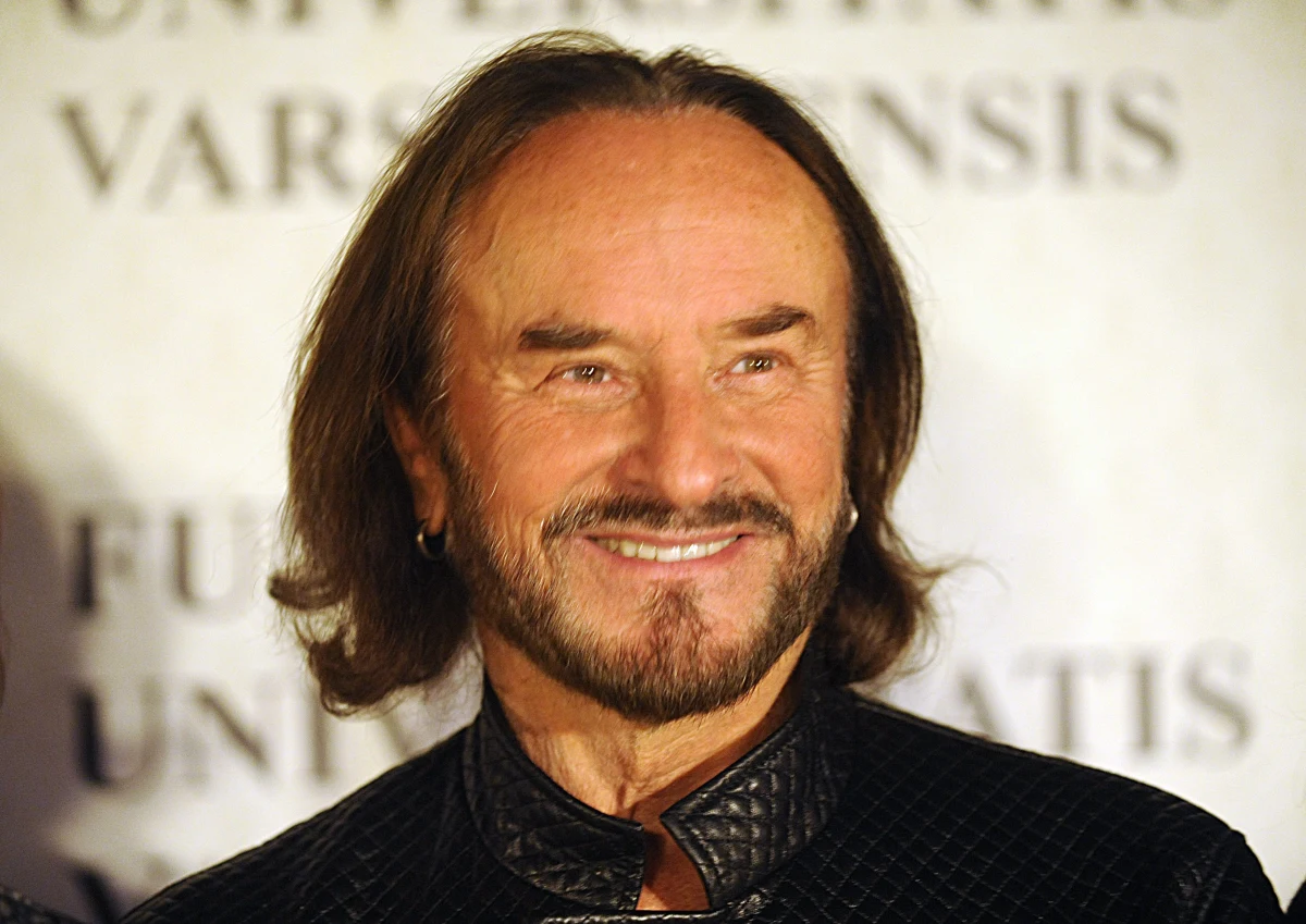 Polski artysta niespodziewanie trafił do szpitala. Jak podaje „Super Express” muzyk przez kilka dni walczył o życie. Wokalista przez wiele godzin przebywał na OIOMIE, według lekarzy najważniejsze będą najbliższe dni.