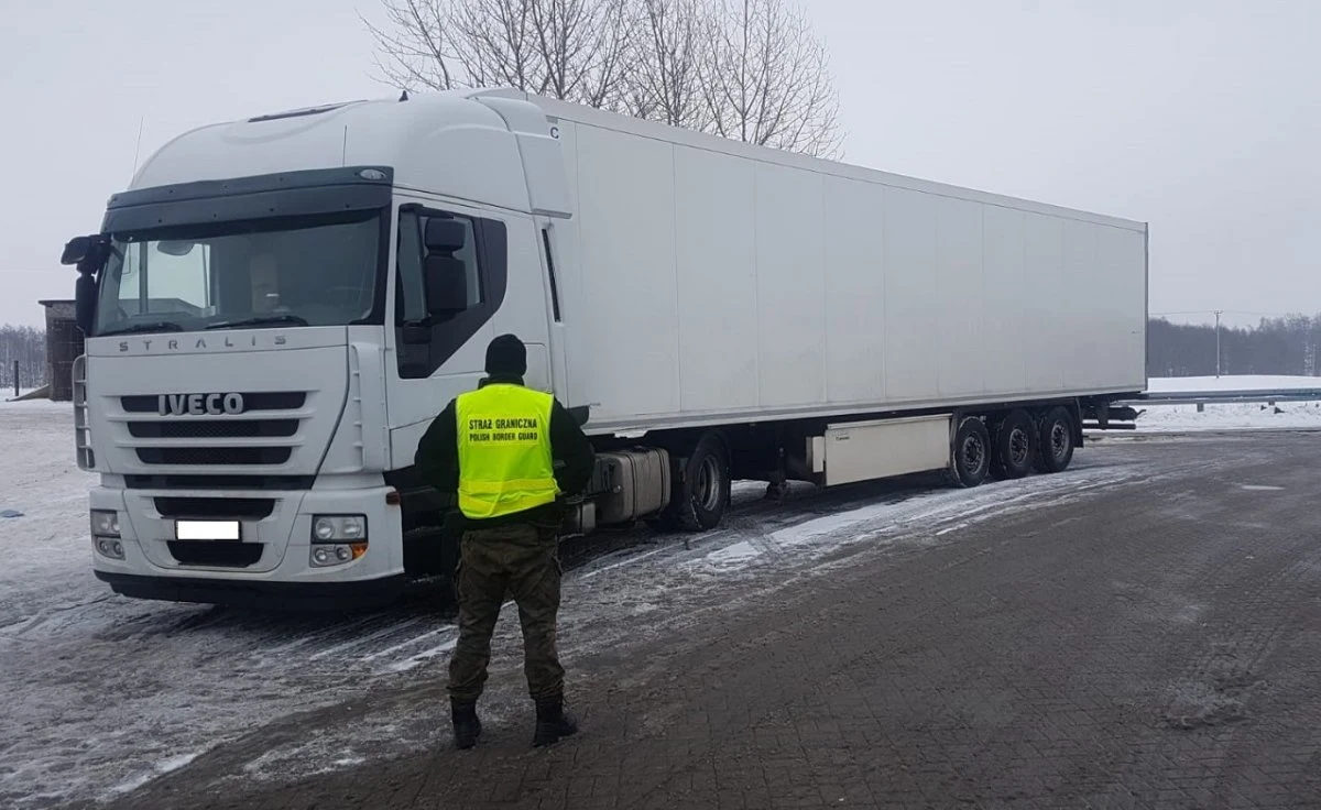 Kontrolę na wewnętrznych granicach unijnych w związku ze szczytem w sprawie bezpieczeństwa na Bliskim Wschodzie planuje wprowadzić resort spraw wewnętrznych i administracji. Właśnie opublikowano projekt rozporządzenia w tej sprawie. 