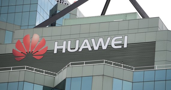 Francuskie media "koniem trojańskim Pekinu" nazywają koncern Huawei, a aferę związaną z telefonami tej marki, określają jako przejaw chińskich ambicji hegemonistycznych. Huawei to według francuskich komentatorów bezpośrednie zagrożenie dla bezpieczeństwa zachodnich infrastruktur, a w dłuższej perspektywie być może element walki o światową dominację technologiczną.