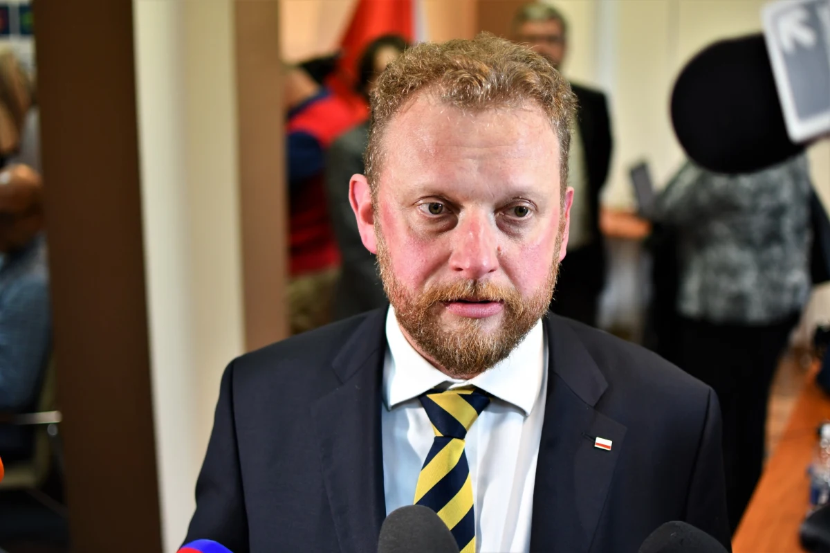 W internetowej części Porannej rozmowy w RMF FM Robert Mazurek pytał swojego gościa o to, czy marihuana zostanie w Polsce zalegalizowana jako używka. "Mam nadzieję, że nie będzie, bo przykłady krajów, gdzie została zalegalizowana, wyraźnie pokazują, że problem z uzależnieniami rośnie" - stwierdził Łukasz Szumowski. 